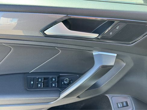 Used 2022 Volkswagen Tiguan SE image 28