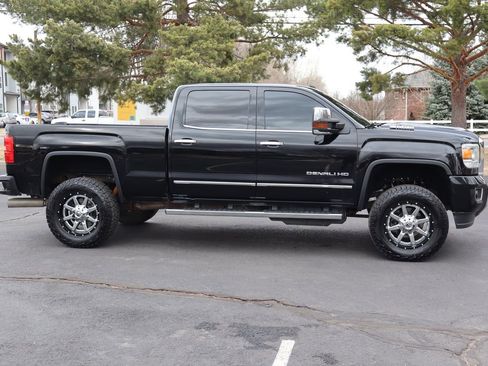 Used 2017 GMC Sierra 2500 Denali w/ Duramax Plus Package image 3