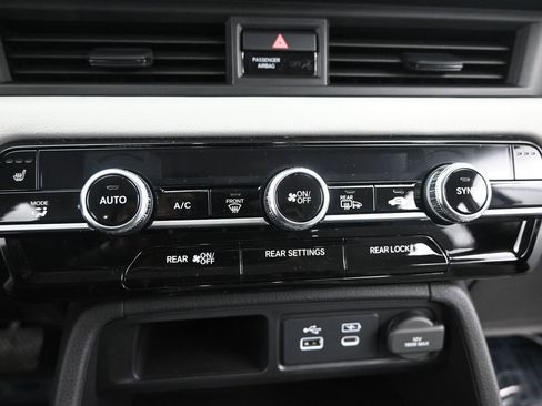 Used 2025 Honda Pilot Touring image 37