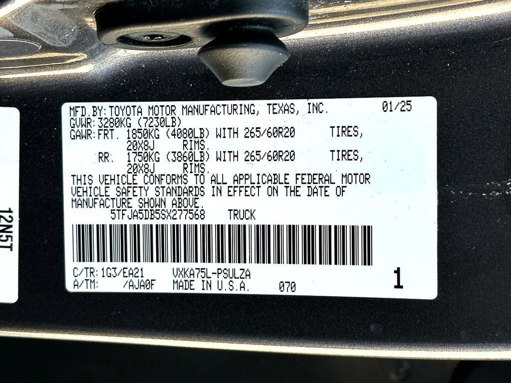 Used 2025 Toyota Tundra Limited AWD/4WD image 31