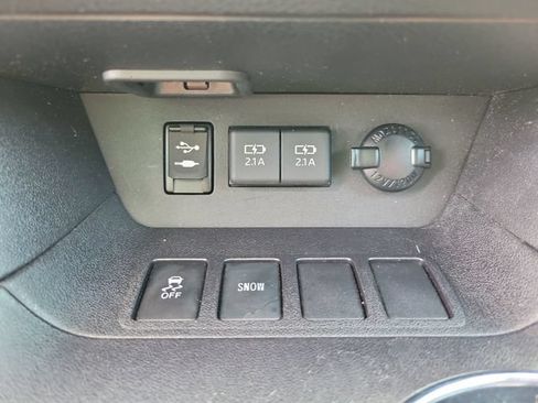 Used 2019 Toyota Highlander XLE FWD image 27