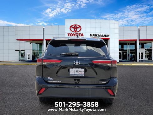 Used 2021 Toyota Highlander XLE FWD image 4