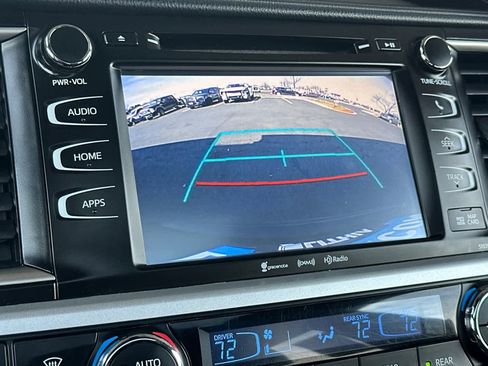 Used 2019 Toyota Highlander XLE image 21