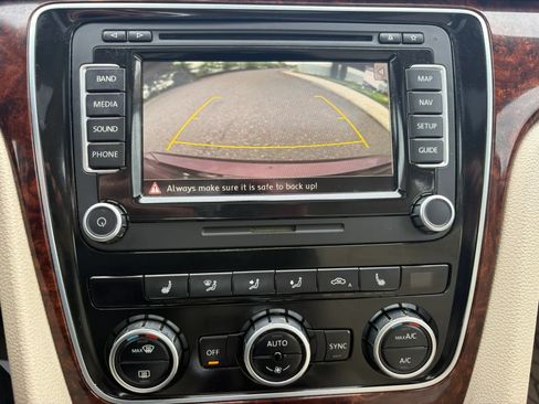 Used 2013 Volkswagen Passat TDI SEL Premium FWD image 18
