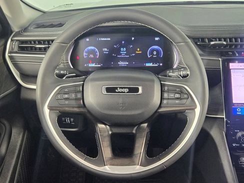 Used 2023 Jeep Grand Cherokee L Limited w/ Luxury Tech Group II AWD/4WD image 25