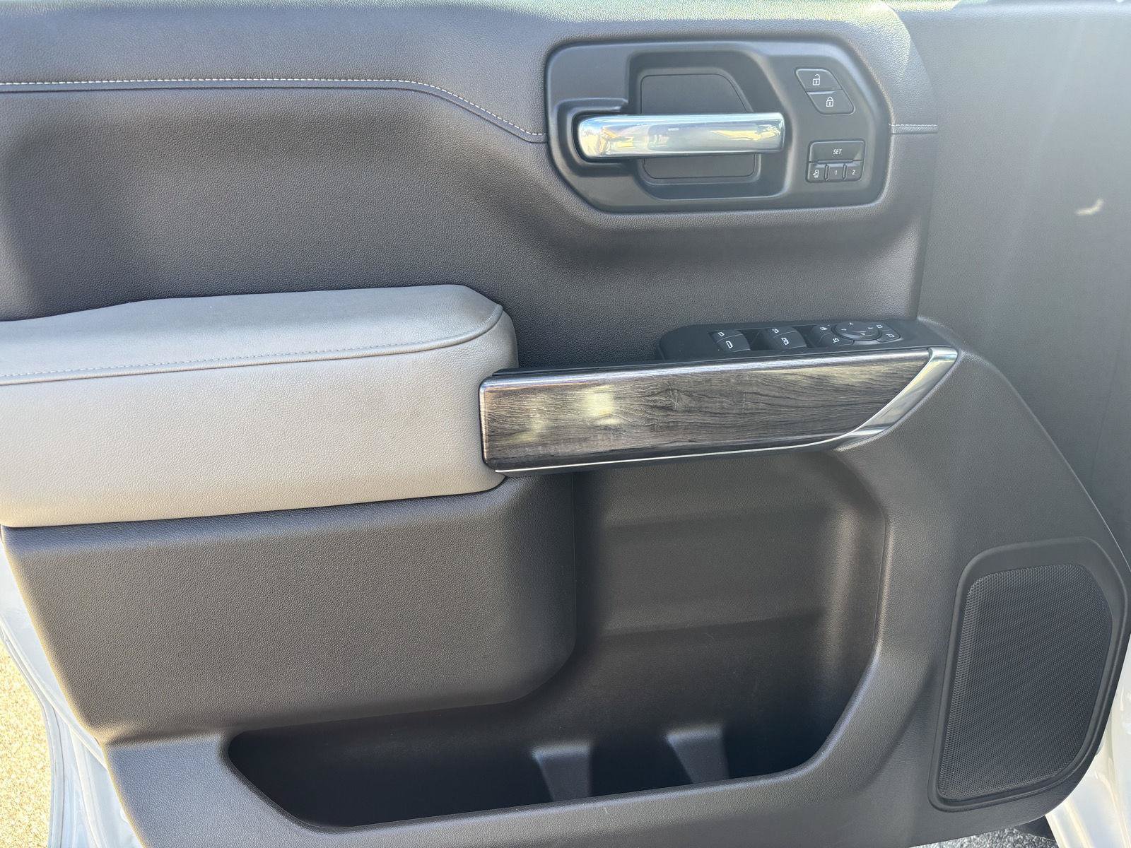 Used 2021 Chevrolet Silverado 1500 LTZ AWD/4WD image 13