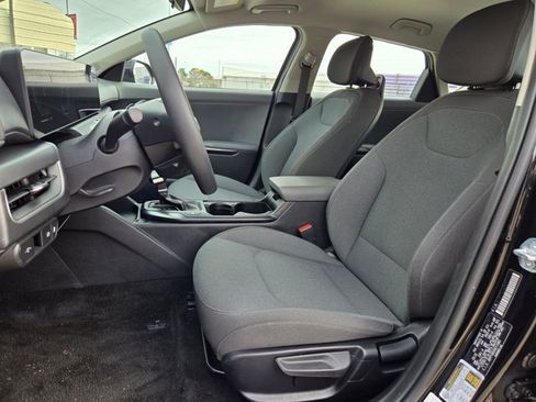Used 2025 Kia K4 LXS image 23