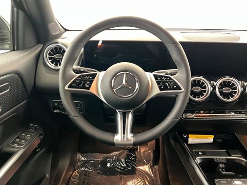 New 2026 Mercedes-Benz GLB 250 4MATIC image 12