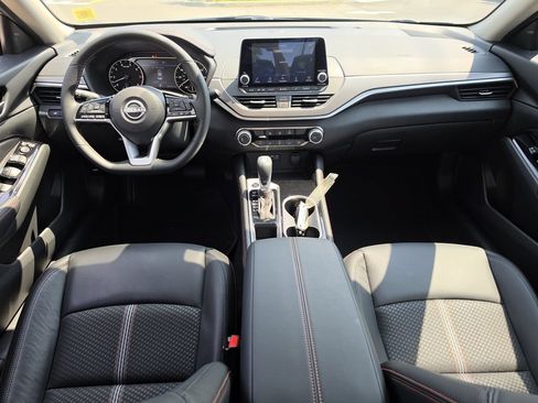 Certified 2025 Nissan Altima 2.5 SR FWD image 13
