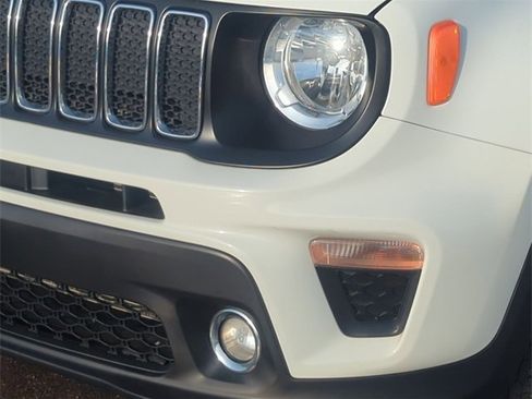 Used 2020 Jeep Renegade Latitude w/ Cold Weather Group image 9