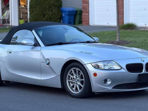 Used 2005 BMW Z4 2.5i RWD image 12