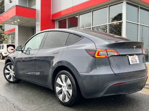 Used 2022 Tesla Model Y Long Range image 11
