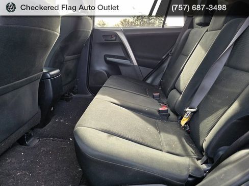 Used 2018 Toyota RAV4 LE image 19