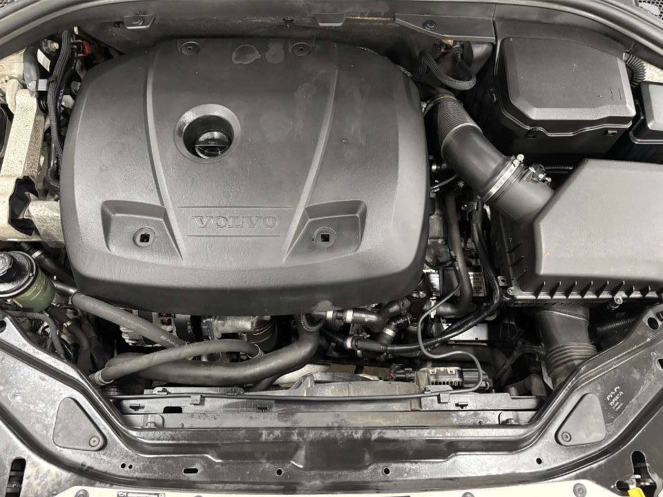 Used 2016 Volvo XC60 T5 Premier w/ Proximity Package FWD image 12
