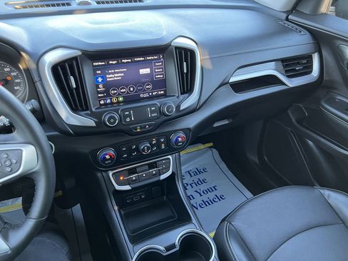 Used 2024 GMC Terrain SLT image 12