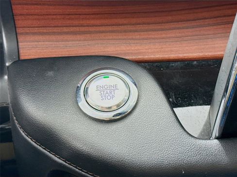 Used 2023 Lincoln Aviator Reserve AWD/4WD image 13