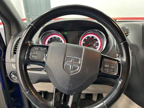 Used 2020 Dodge Grand Caravan SXT image 21