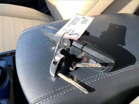 Used 2019 Ford Edge SE FWD image 14
