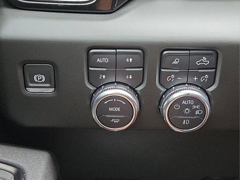 Used 2025 GMC Sierra 1500 AT4 w/ AT4 Premium Package AWD/4WD image 22