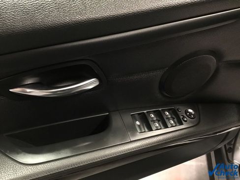 Used 2011 BMW 335i Convertible image 31