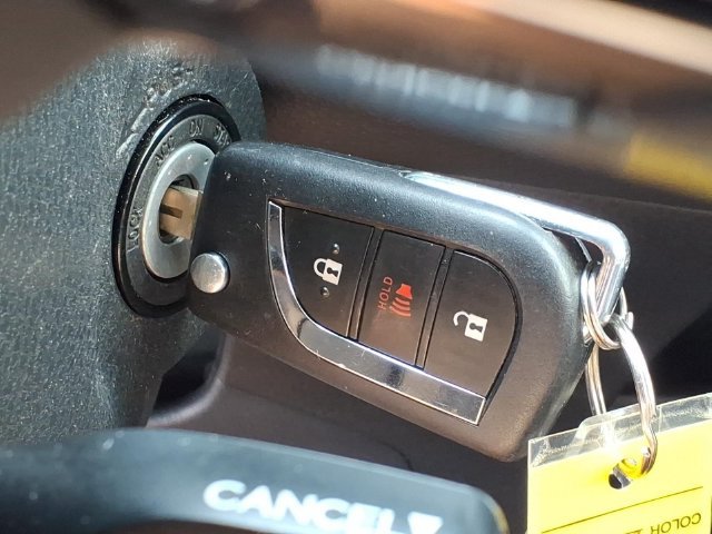 Used 2022 Toyota C-HR XLE FWD image 11