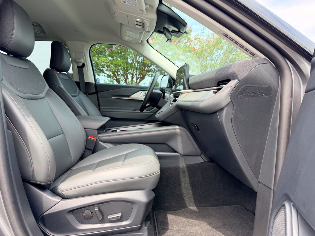 New 2026 Ford Explorer Active w/ Active Comfort Package AWD/4WD image 8