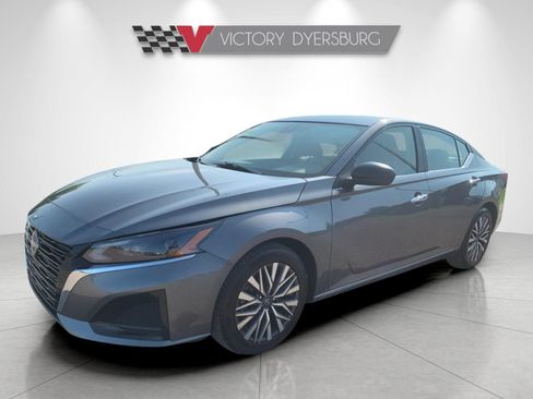 Used 2025 Nissan Altima 2.5 SV FWD image 8