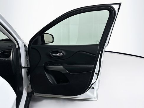 Used 2022 Jeep Cherokee Limited w/ Mopar Interior Package image 32