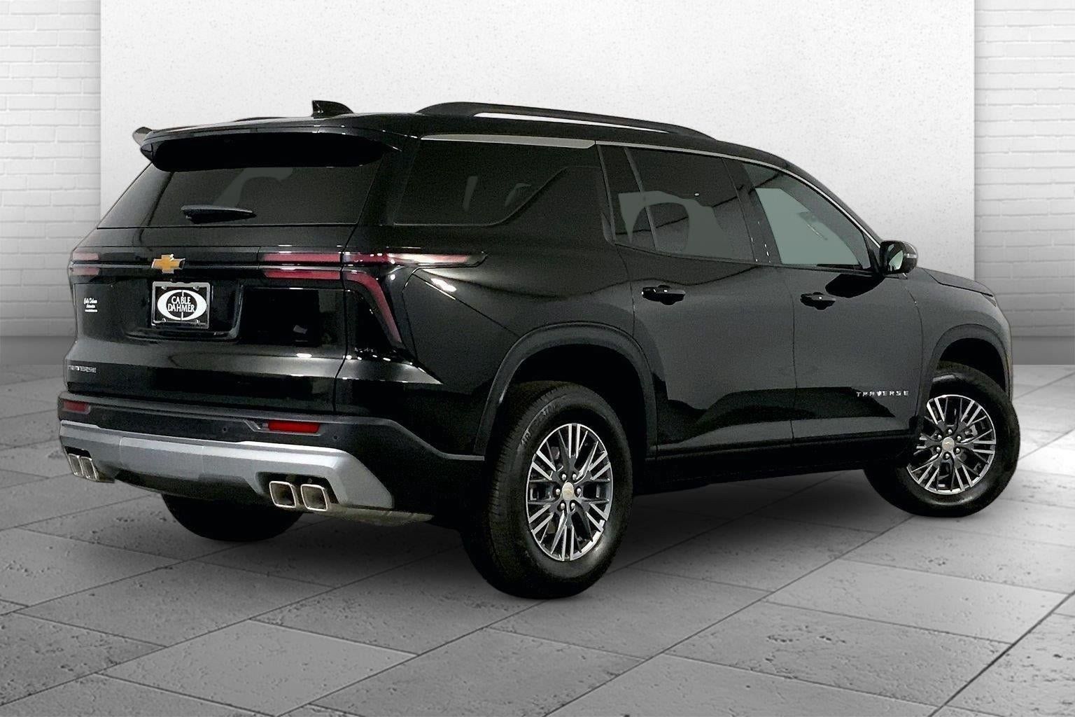 Used 2026 Chevrolet Traverse LT w/ Driver Confidence Package FWD image 13
