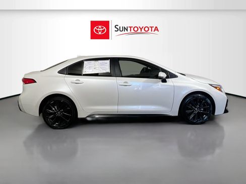 Used 2024 Toyota Corolla SE FWD image 2