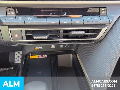 Used 2025 Toyota Camry SE image 21