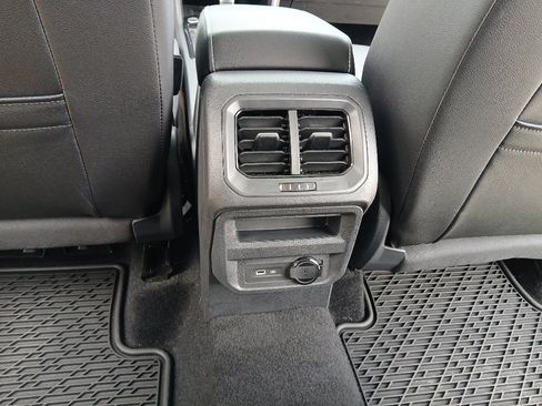 Used 2023 Volkswagen Tiguan SE w/ Panoramic Sunroof Package AWD/4WD image 20