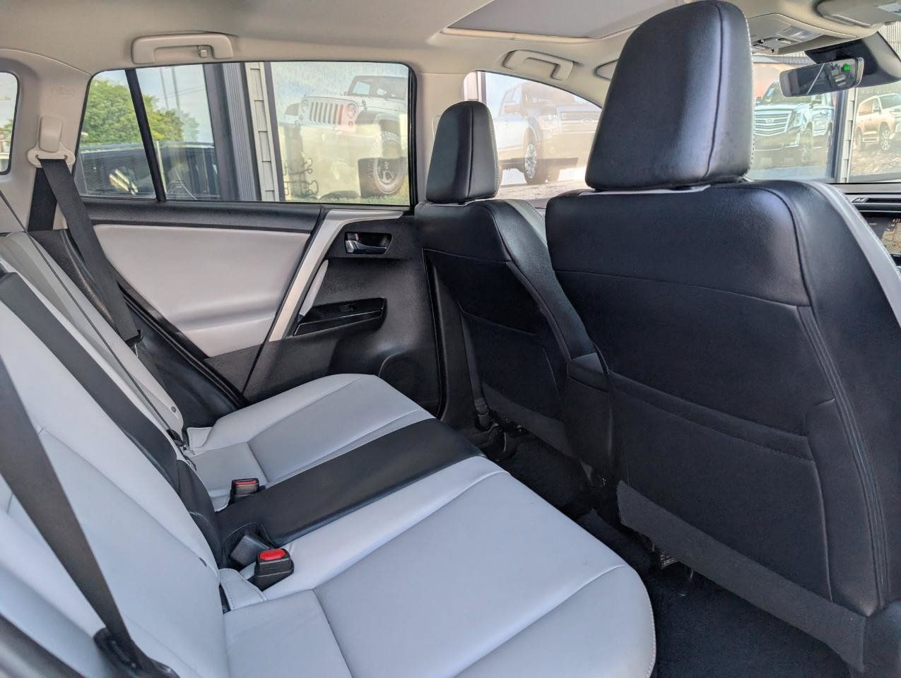 Used 2017 Toyota RAV4 Limited FWD image 22