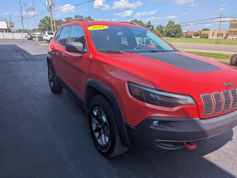 Used 2019 Jeep Cherokee Trailhawk w/ Cold Weather Group AWD/4WD image 7