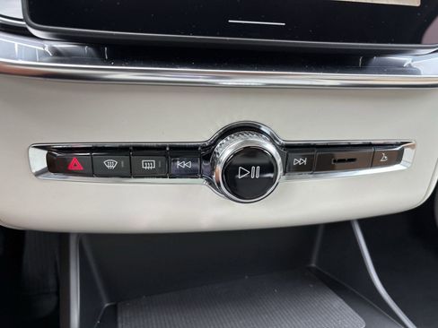 New 2026 Volvo XC90 B6 Ultra w/ Protection Package image 17