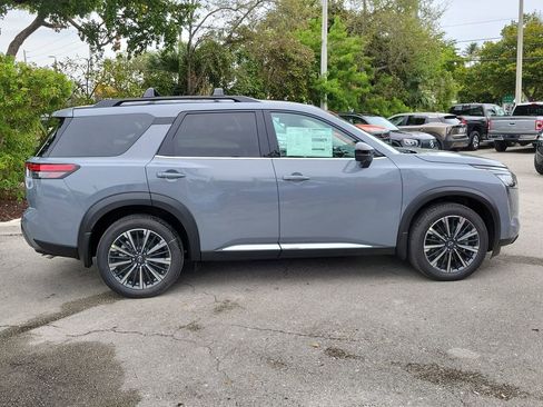 New 2026 Nissan Pathfinder Platinum image 8