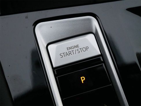 Used 2024 Volkswagen Atlas SE image 26