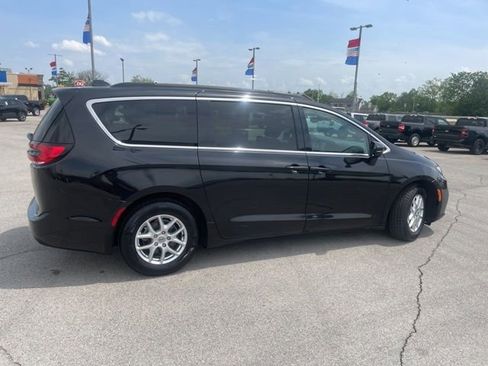 Used 2022 Chrysler Pacifica Touring-L FWD image 11