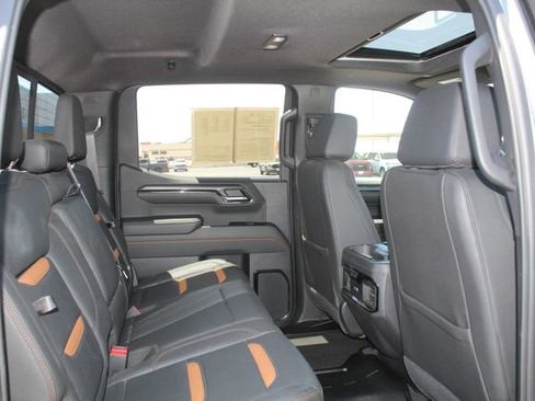 Used 2024 GMC Sierra 1500 AT4 w/ Technology Package AWD/4WD image 17