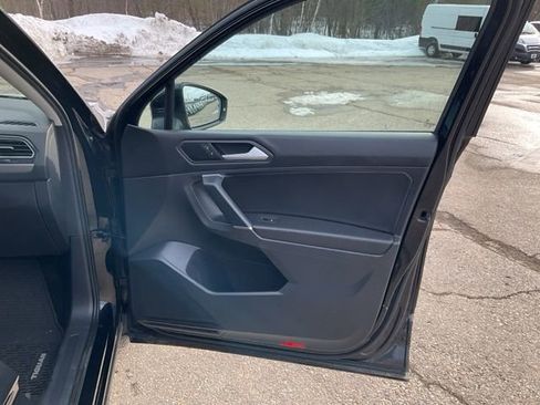 Used 2020 Volkswagen Tiguan SE image 21