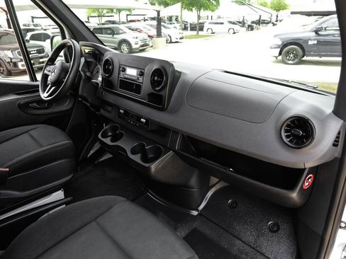 Used 2021 Mercedes-Benz Sprinter 2500 w/ Driver Convenience Package image 9