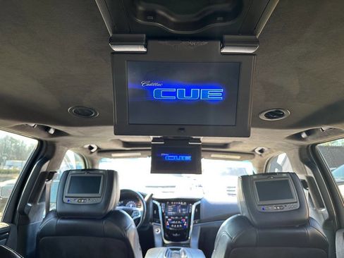 Used 2018 Cadillac Escalade ESV Platinum AWD/4WD image 12