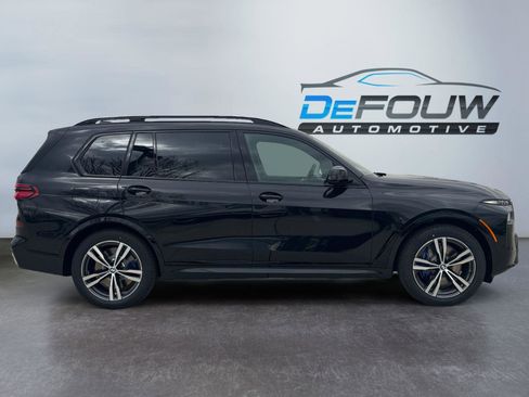 Used 2025 BMW X7 M60i w/ Executive Package image 2