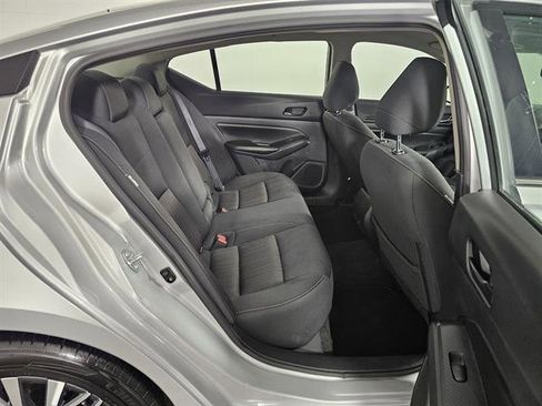 Used 2024 Nissan Altima 2.5 SV image 16