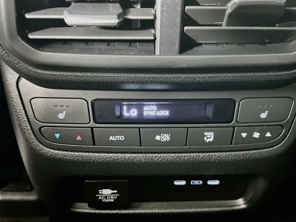 Used 2025 Honda Pilot Black Edition image 27
