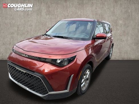 Used 2023 Kia Soul LX w/ LX Technology Package FWD image 3