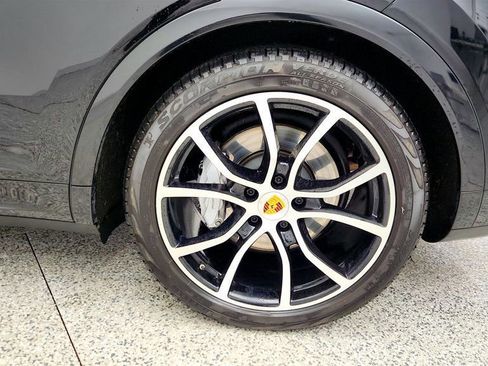 Used 2020 Porsche Cayenne Turbo image 9