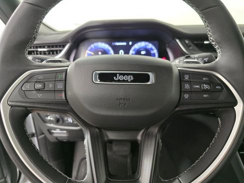 New 2025 Jeep Grand Cherokee Altitude image 19