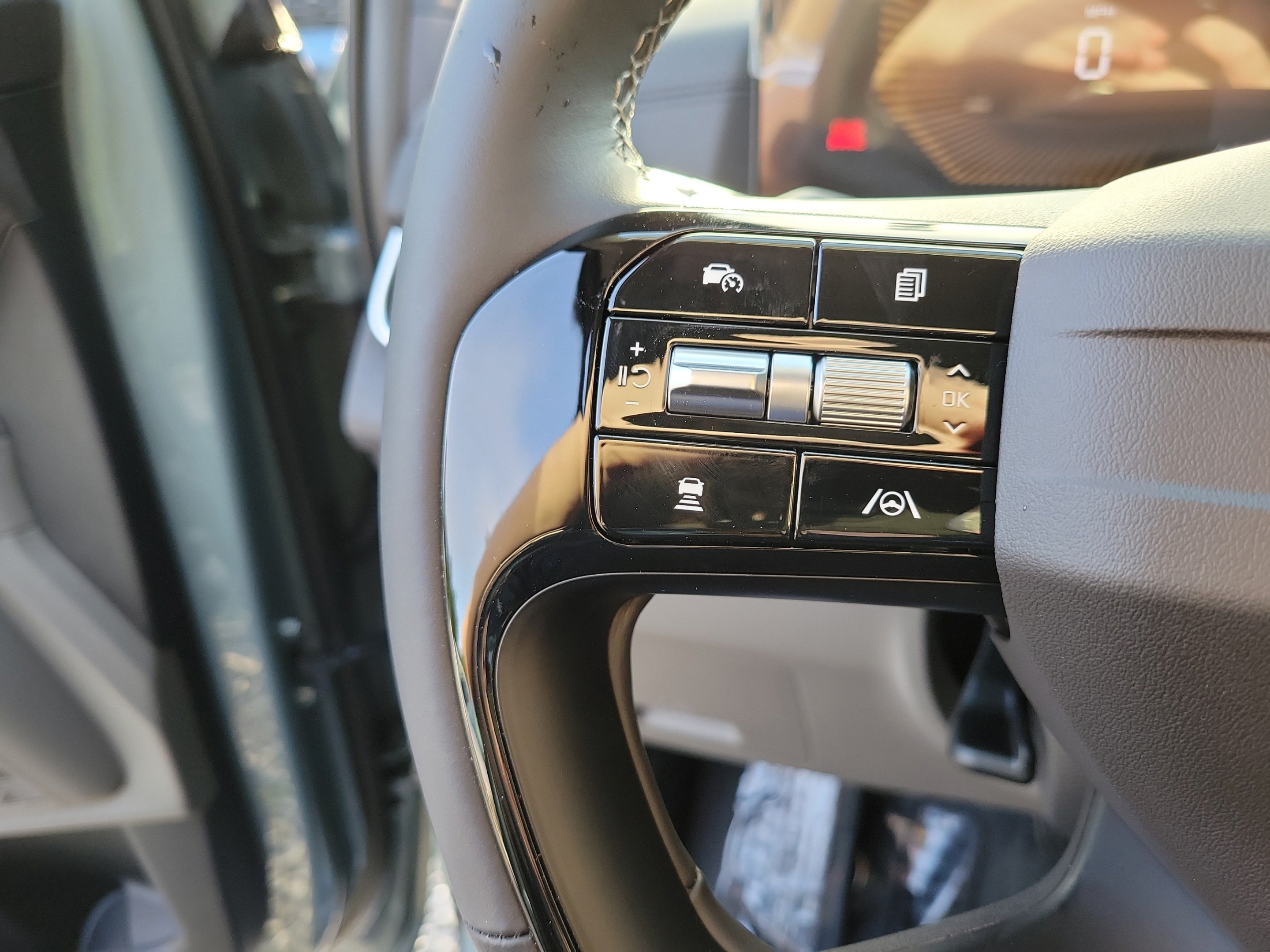 New 2027 Kia Carnival EX FWD image 25