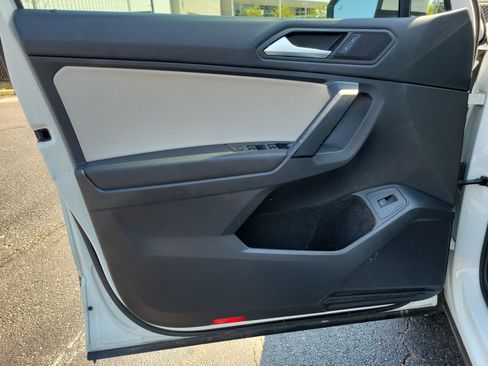Used 2019 Volkswagen Tiguan SEL R-Line FWD image 21
